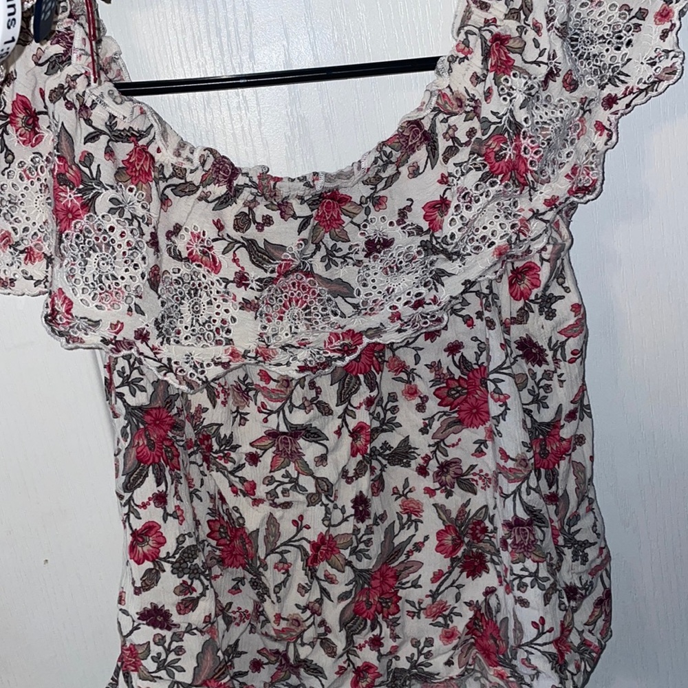 American eagle off the shoulder shirt size medium